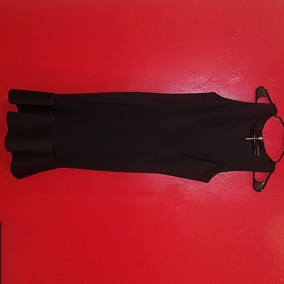 Guess By Marciano- black flute dress - Picture 6 of 6